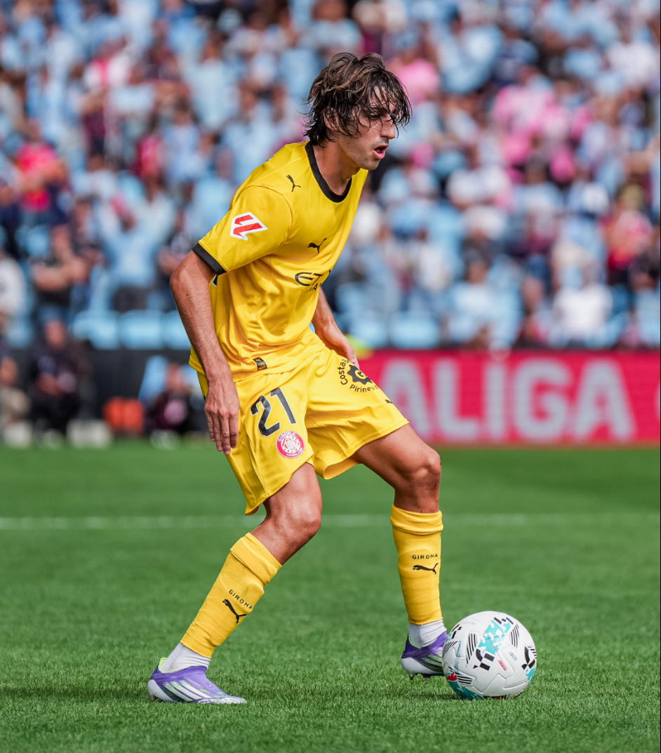 定期有惊喜, 赫罗纳上一, 特构成锋线