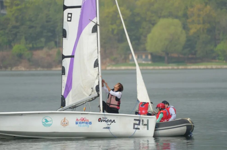 的矫健身姿, 栖湖景区上 的矫健身姿, 栖湖景区上